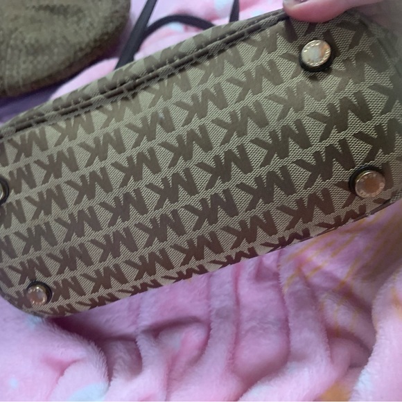 Michael kors purse - Picture 3 of 5